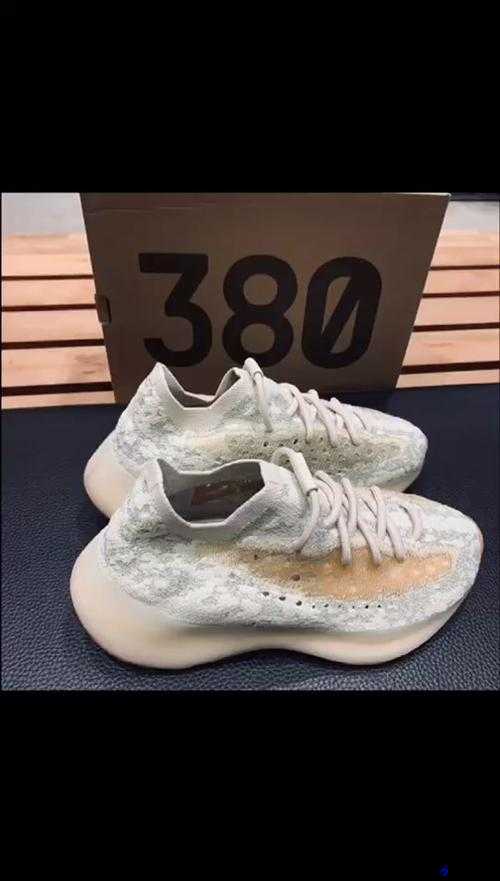 yeezy 蜜桃满天星：梦幻星空之鞋